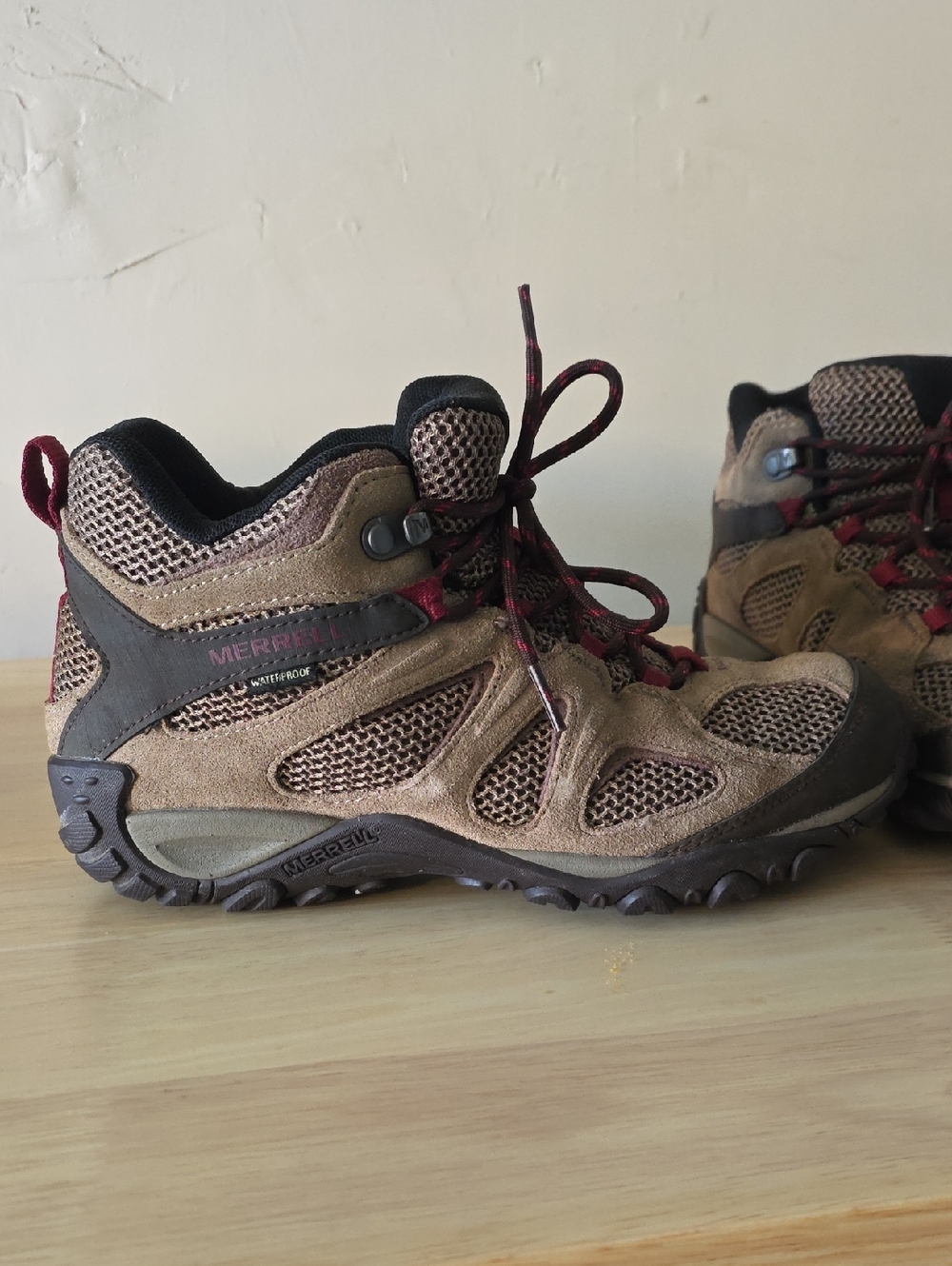 Merrell Women's Yokota 2 Mid Waterproof Hiking Boot Size 8 Brindle